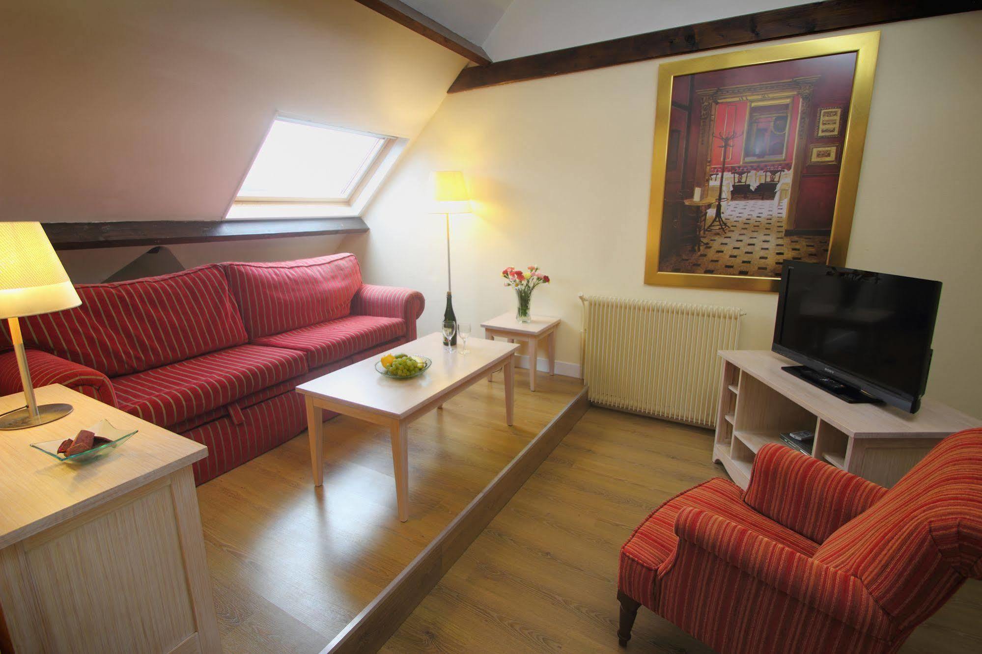 Karma Manoir Des Deux Amants Aparthotel Конел Екстериор снимка