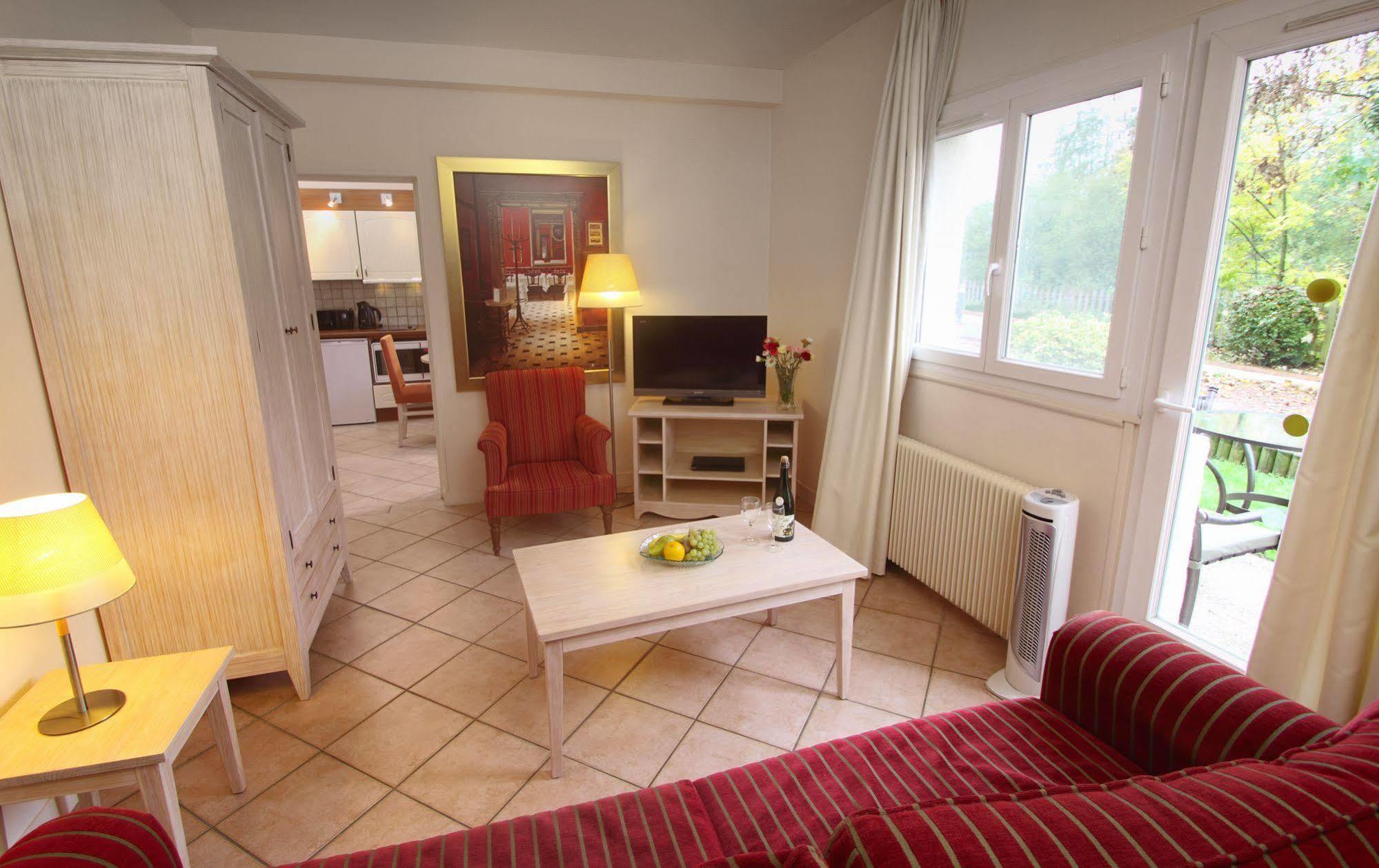 Karma Manoir Des Deux Amants Aparthotel Конел Екстериор снимка